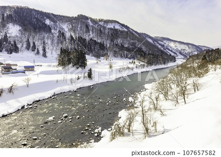 冬日清晨的千曲川（明石大橋附近上游） 107657582