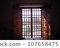 Scenery outside the window 107658475