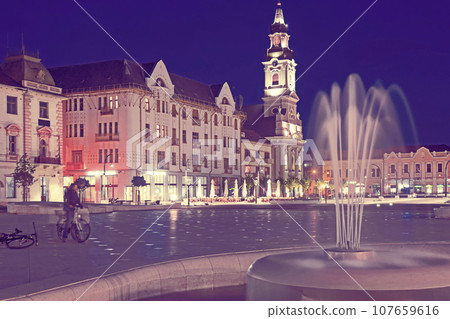 Illuminated Unirii Square in Oradea 107659616