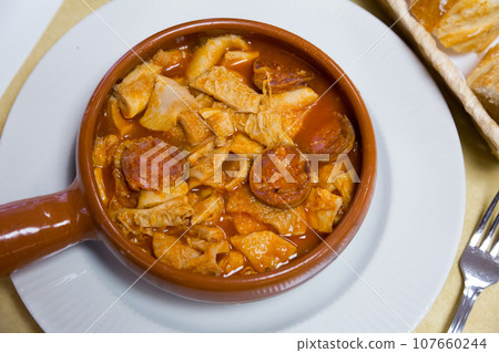 Top view of Callos in sauce 107660244