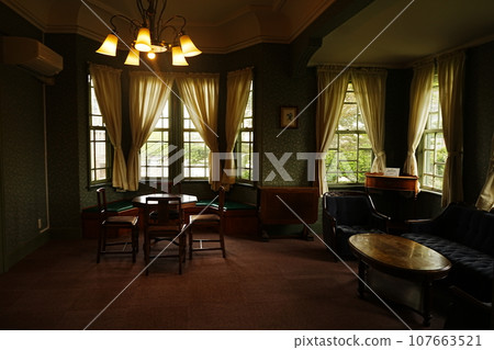 西式建築客廳舊室內形象 107663521