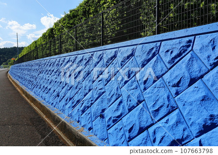 藍色擋土牆 107663798