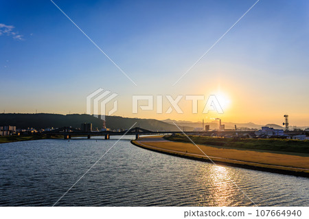 Dusk over the Kawauchi River seen from Tenohashi Bridge Dusk over the Kawauchi River seen from Tenohashi Bridge 107664940
