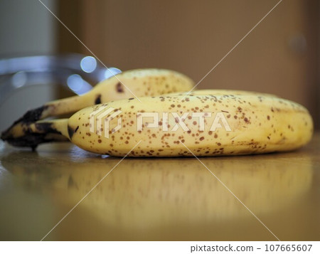 Ripe bananas Ripe bananas 107665607
