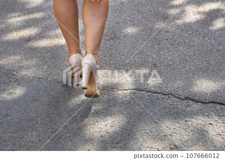 Women's problems. Fatigue of legs from heels. Beige shoes. Women's problems. Fatigue of legs from heels. Beige shoes. 107666012