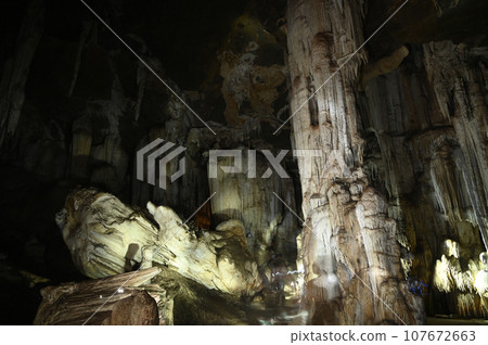 Stalagmites and stalactites inside the beautiful Phu Wai cave. Located at Uthai Thani Province in Thailand. 107672663