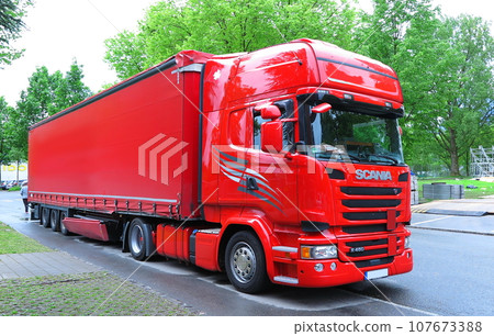 歐洲紅色拖車 107673388