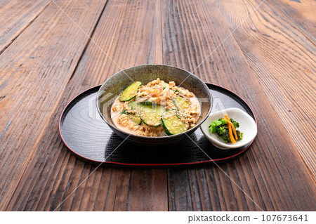 Chilled juice 107673641