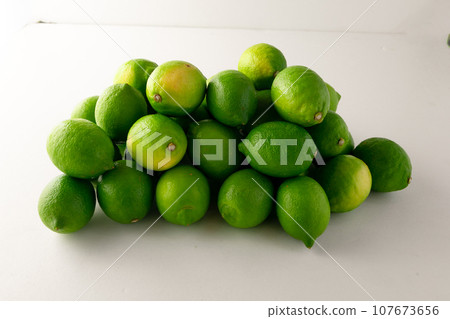 Green lemon (Eureka species) 107673656