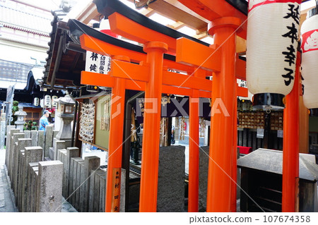 Scenery of Hozenji Yokocho 107674358