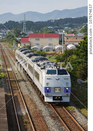 [垂直構圖/駕駛模糊] JR小中山站的Kiha 183系列專車 107674637