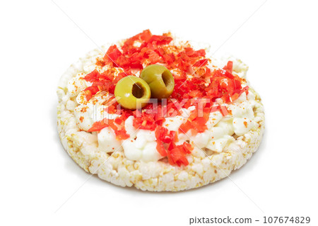 Rice Cake Sandwich with Bell Pepper, Cottage Cheese and Olives 107674829