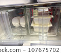 在冰箱裡 107675702