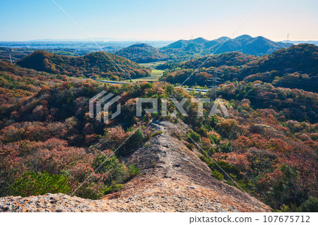 Autumn scenery seen from Mt. Benizan 107675712