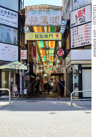 西大久保站南口通通街 西大久保站南口通通街 107675951