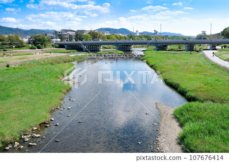 Kamo Ohashi Bridge over the Kamogawa River 107676414