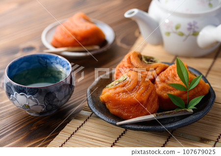 秋柿果實的味道 剝去澀澀的柿子，花時間製作 安坡柿子 半熟的柿子，甜甜的 107679025