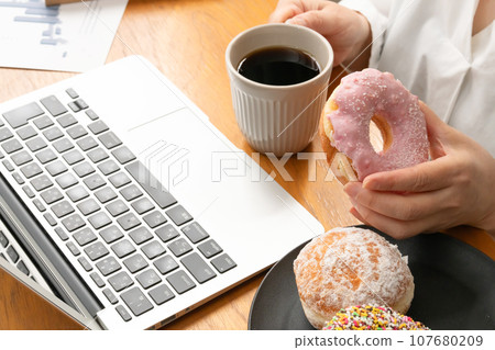donut office 107680209