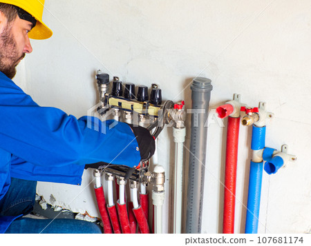 Underfloor heating installation Underfloor heating installation 107681174