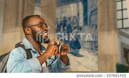 Happy tourist man against azulejo 107681458