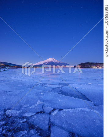 Yamanashi_ Spectacular night view of frozen Lake Yamanaka and Benifu Fuji Yamanashi_ Spectacular night view of frozen Lake Yamanaka and Benifu Fuji 107682983