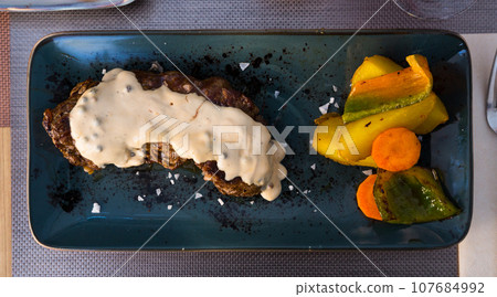 Beef steak with pepper sauce Beef steak with pepper sauce 107684992