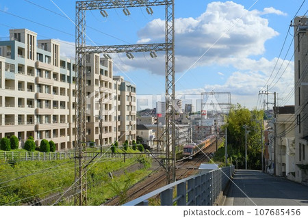 Oimachi Line 6000 series Q seat runs on Denentoshi Line section 107685456