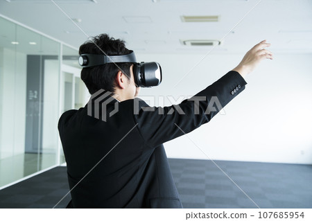 Young businessman watching VR in the office 107685954
