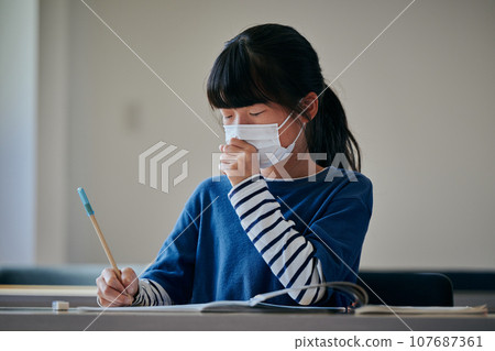 小學生感冒咳嗽 小學生感冒咳嗽 107687361