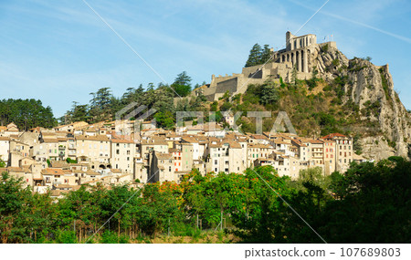 Panoramic view of old Sisteron village with its old buildings Panoramic view of old Sisteron village with its old buildings 107689803