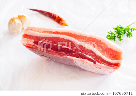 豬肚塊肉 107690711