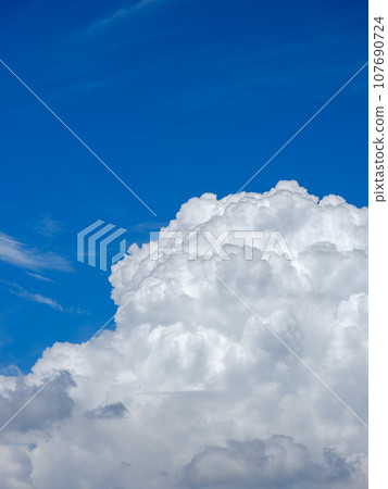 酷熱的夏天_積雨雲的形象 酷熱的夏天_積雨雲的形象 107690724