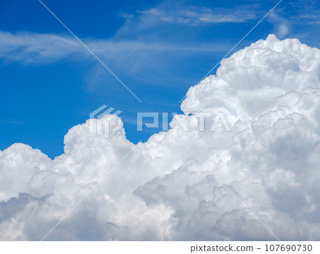 酷熱的夏天_積雨雲的形象 酷熱的夏天_積雨雲的形象 107690730