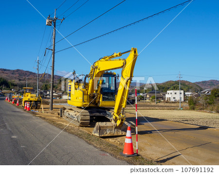 Road construction_Scenery of foundation work and heavy machinery Road construction_Scenery of foundation work and heavy machinery 107691192