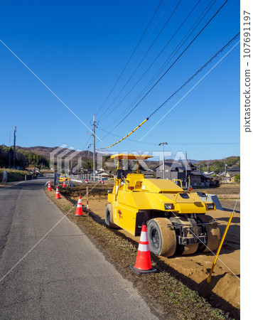 Road construction_Scenery of foundation work and heavy machinery Road construction_Scenery of foundation work and heavy machinery 107691197