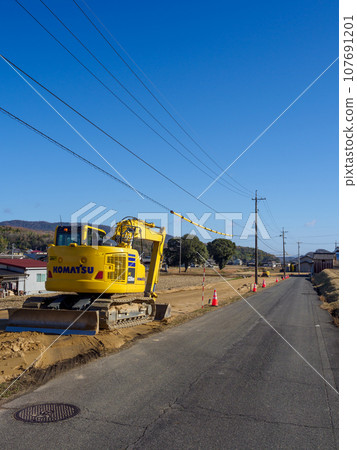 Road construction_Scenery of foundation work and heavy machinery Road construction_Scenery of foundation work and heavy machinery 107691201