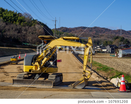 Road construction_Scenery of foundation work and heavy machinery Road construction_Scenery of foundation work and heavy machinery 107691208