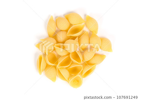 conchiglie pasta shell 107691249