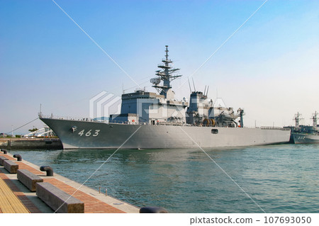 A Maritime Self-Defense Force minesweeper carrier at anchor 107693050