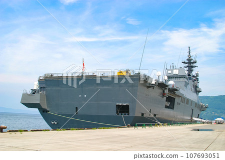 Maritime Self-Defense Force destroyer at anchor seen from the rear 107693051