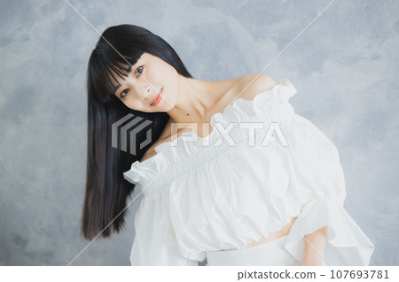 long hair woman 107693781