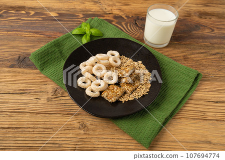 Cereal Rings Isolated, Breakfast Rice Loops, Corn Cereals Snack 107694774