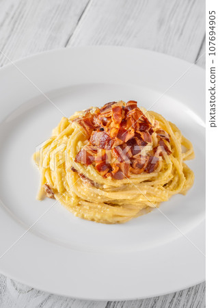 Portion of carbonara pasta Portion of carbonara pasta 107694905