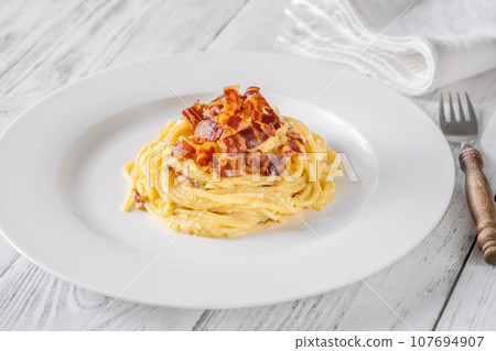 Portion of carbonara pasta Portion of carbonara pasta 107694907