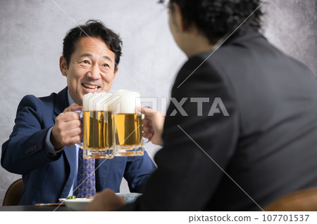 Office worker toasting with draft beer 107701537