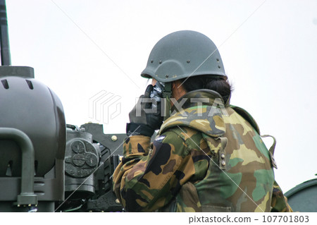 航空自衛隊人員進行防空訓練 航空自衛隊人員進行防空訓練 107701803