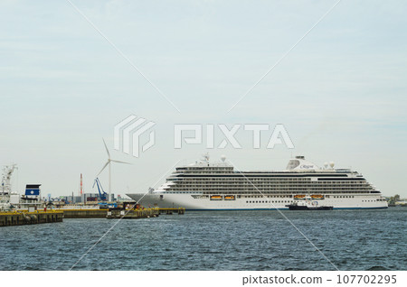 Yokohama Minatomirai cruise ship arrival 107702295