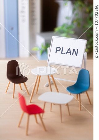 Relaxed meeting plan 107702866