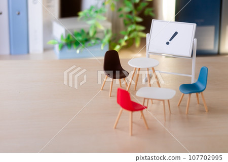A relaxing meeting! Exclamation point A relaxing meeting! Exclamation point 107702995