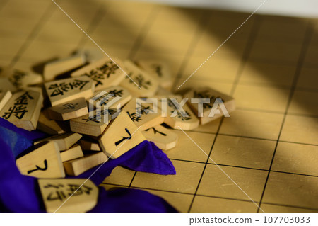 shogi pieces on the shogi board shogi pieces on the shogi board 107703033